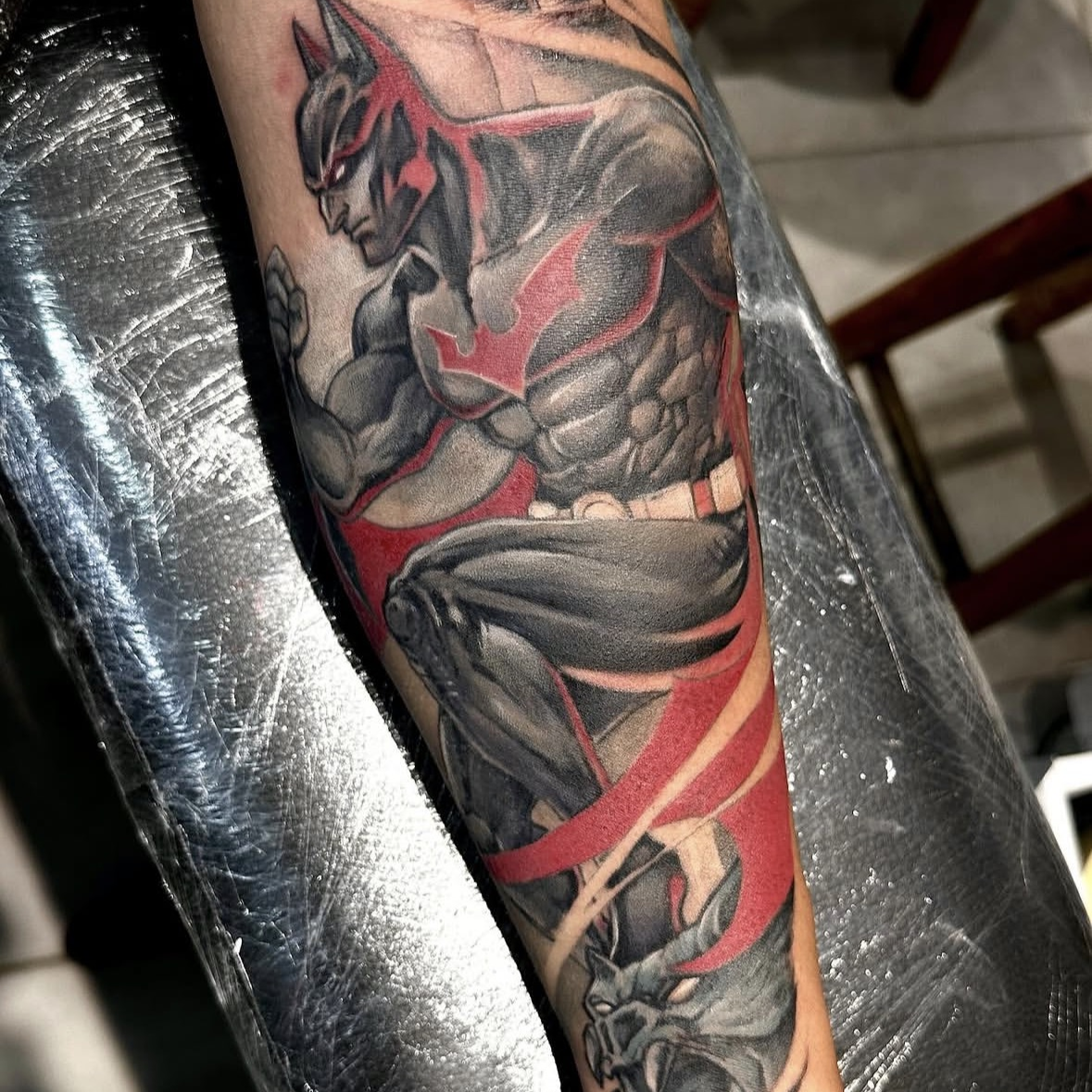 Tatuagem de personagem de anime com acabamento colorido por Ricardo Marinho