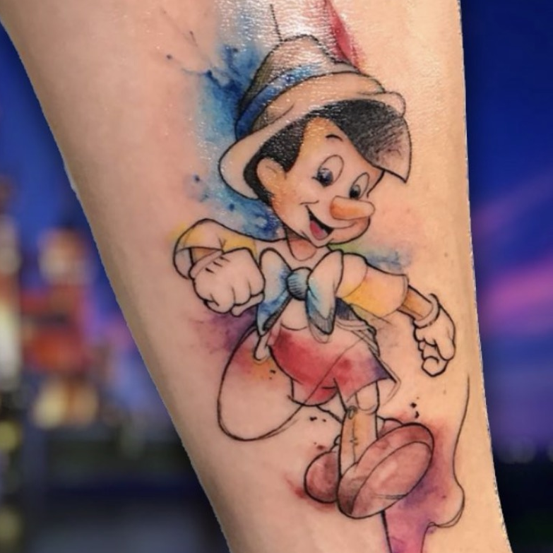Tatuagem colorida de personagem clássico da cultura pop por Ricardo Marinho
